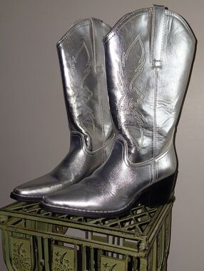 Metallic Silver Western Cowboy Boots for Women